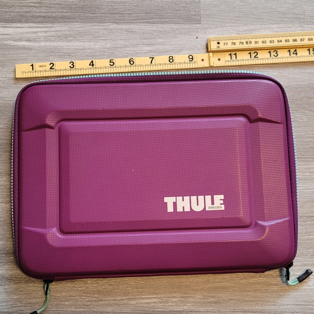 Thule tablet or laptop soft shell case
